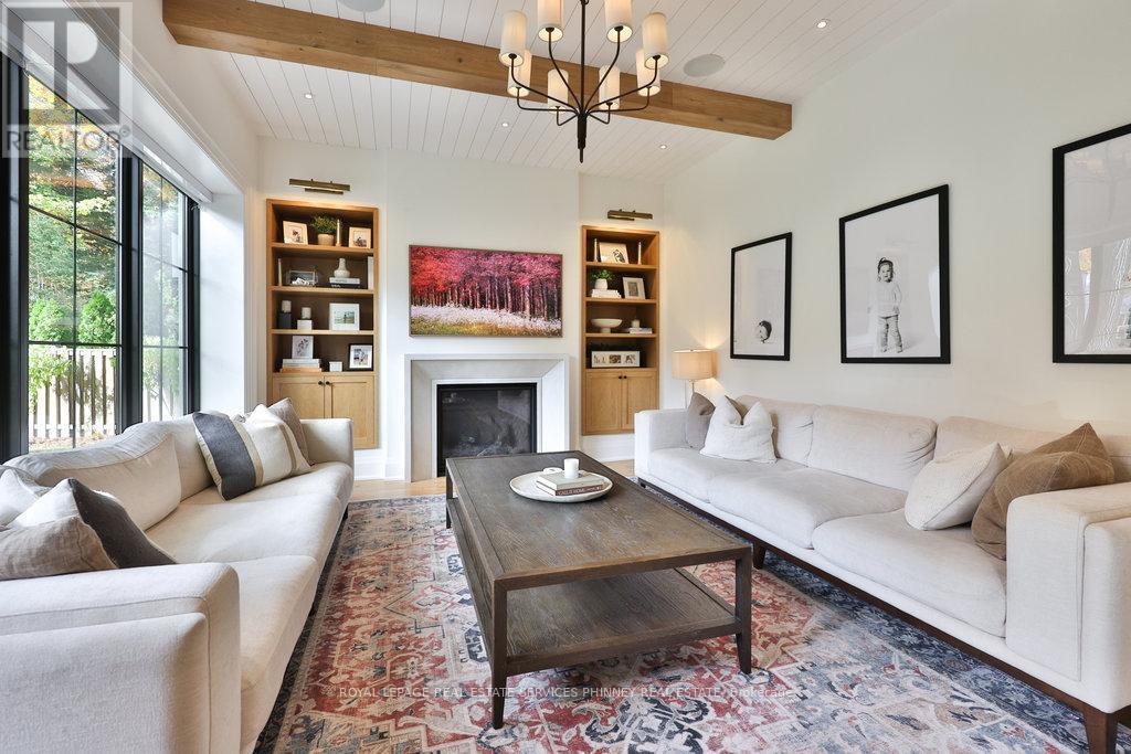 1489 Mildmay Court, Mississauga, ON - Indoor Photo Showing Living Room With Fireplace