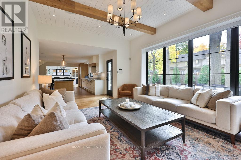 1489 Mildmay Court, Mississauga, ON - Indoor Photo Showing Living Room