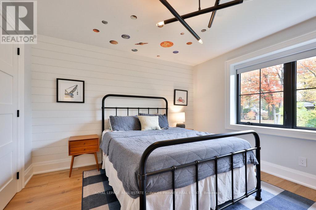 1489 Mildmay Court, Mississauga, ON - Indoor Photo Showing Bedroom