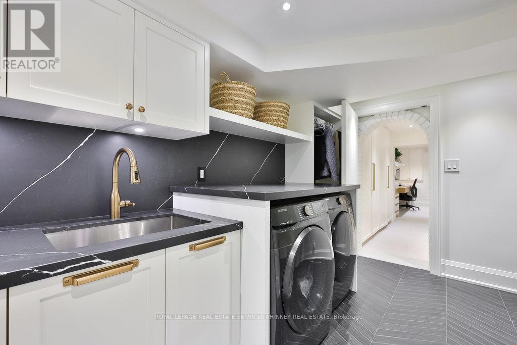 1489 Mildmay Court, Mississauga, ON - Indoor Photo Showing Laundry Room