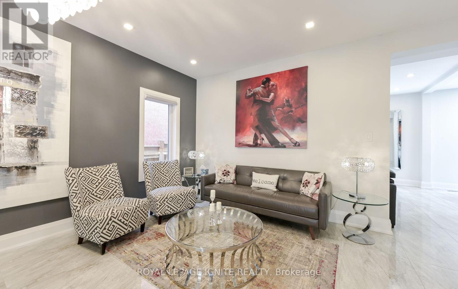 24 Christensen Avenue, Caledon, ON - Indoor Photo Showing Living Room