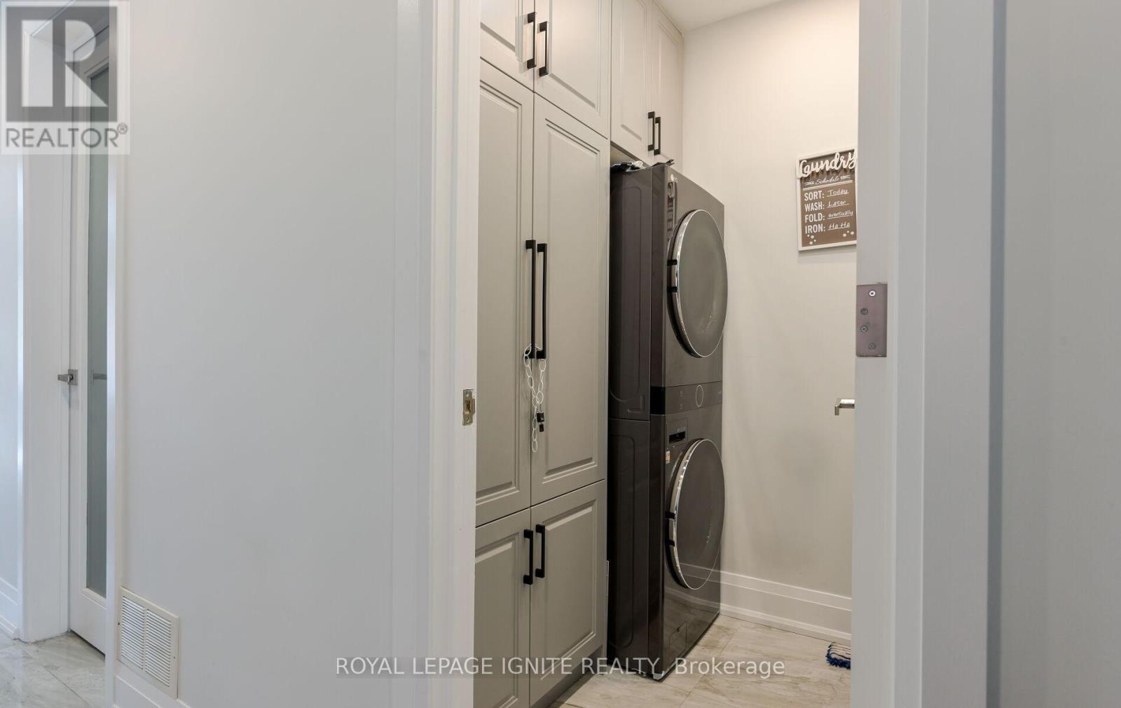 24 Christensen Avenue, Caledon, ON - Indoor Photo Showing Laundry Room