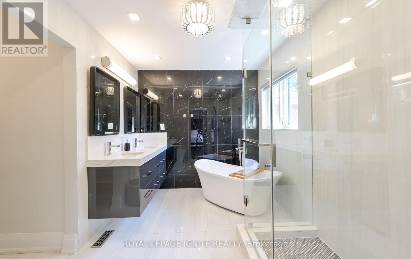 24 Christensen Avenue, Caledon, ON - Indoor Photo Showing Bathroom