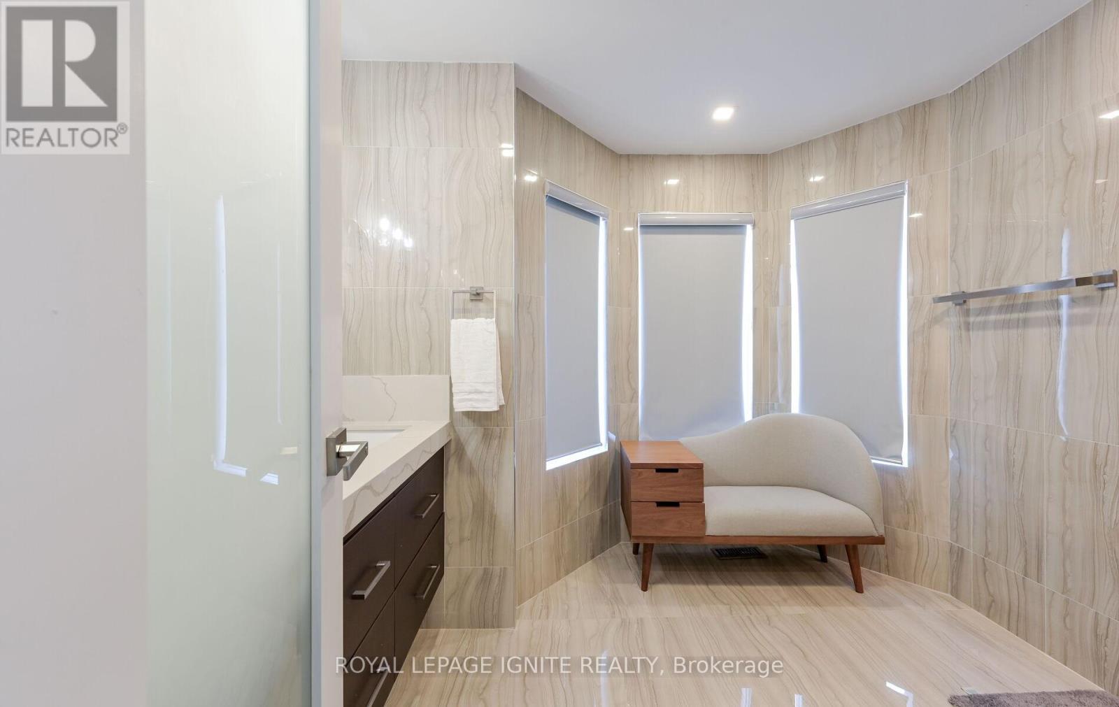 24 Christensen Avenue, Caledon, ON - Indoor Photo Showing Bathroom