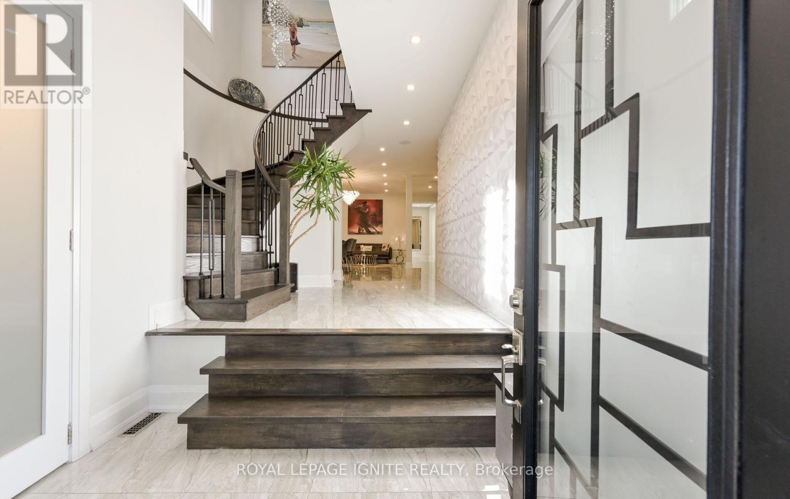 24 Christensen Avenue, Caledon, ON - Indoor Photo Showing Other Room