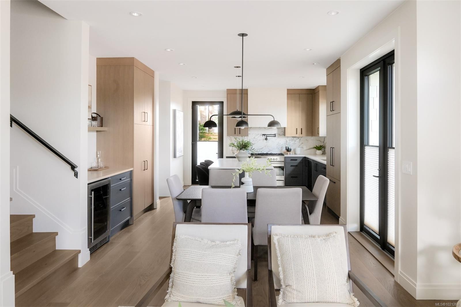 2-5032 Wesley Rd, Saanich, BC - Indoor