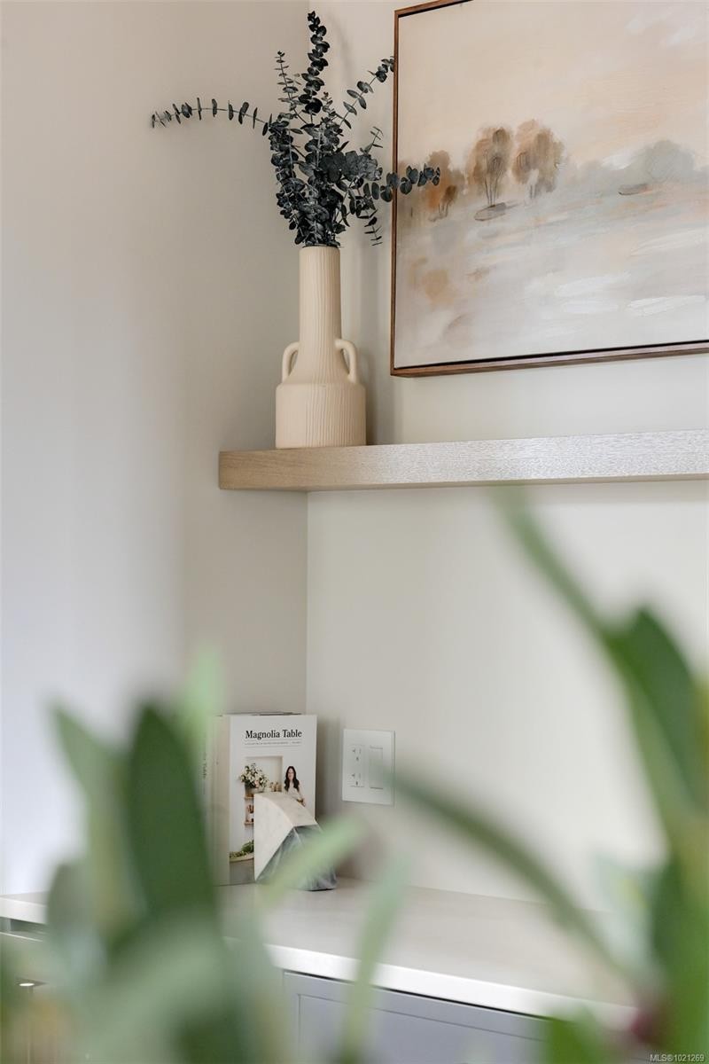 2-5032 Wesley Rd, Saanich, BC - Indoor