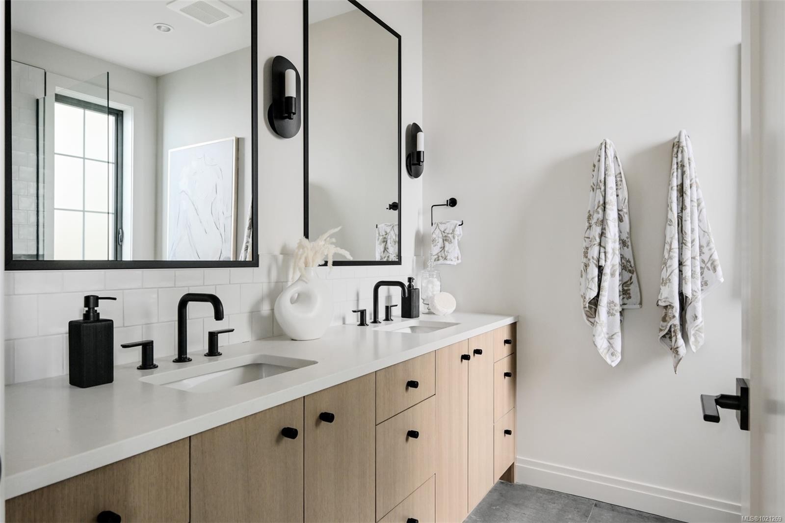 2-5032 Wesley Rd, Saanich, BC - Indoor Photo Showing Bathroom