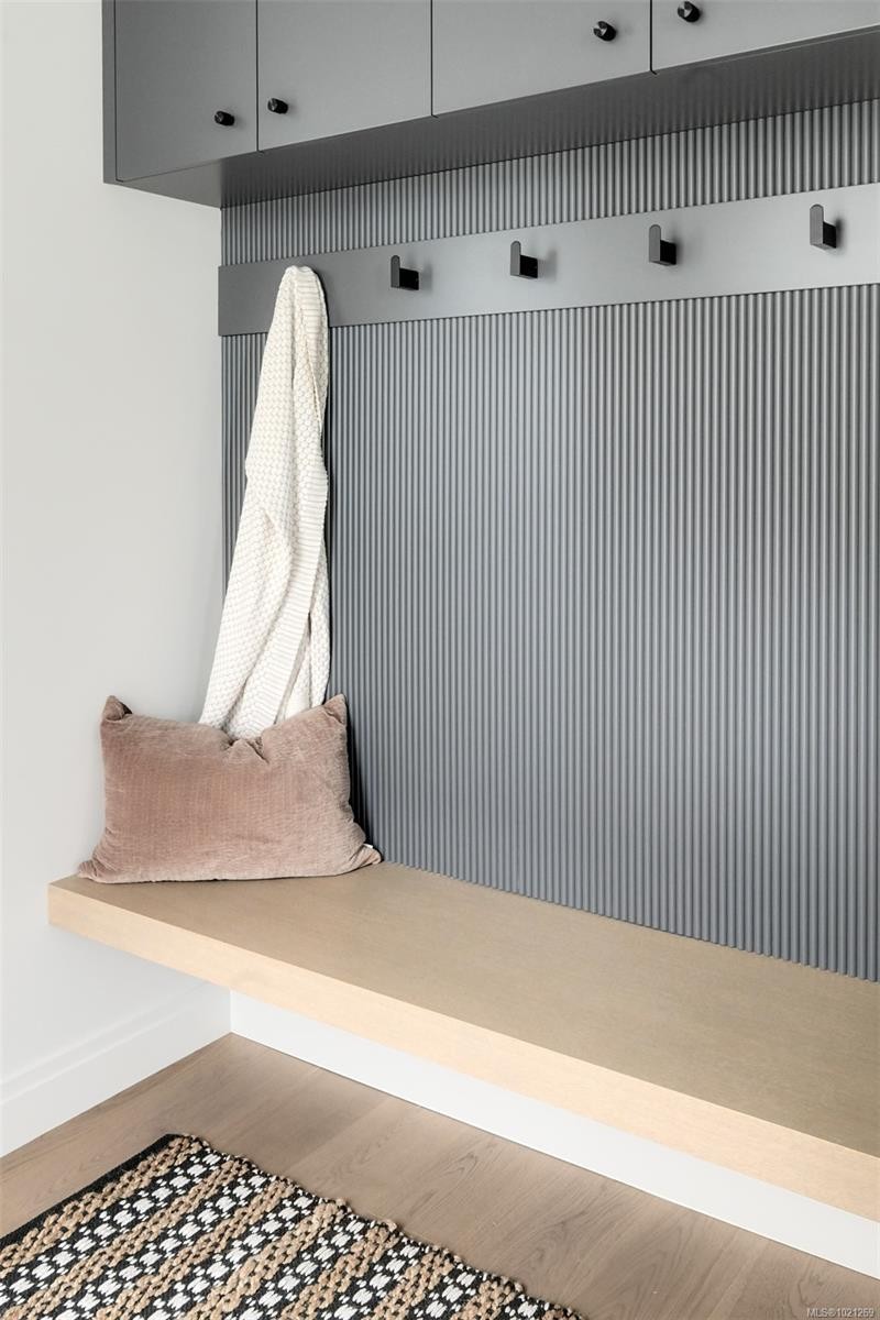 2-5032 Wesley Rd, Saanich, BC - Indoor