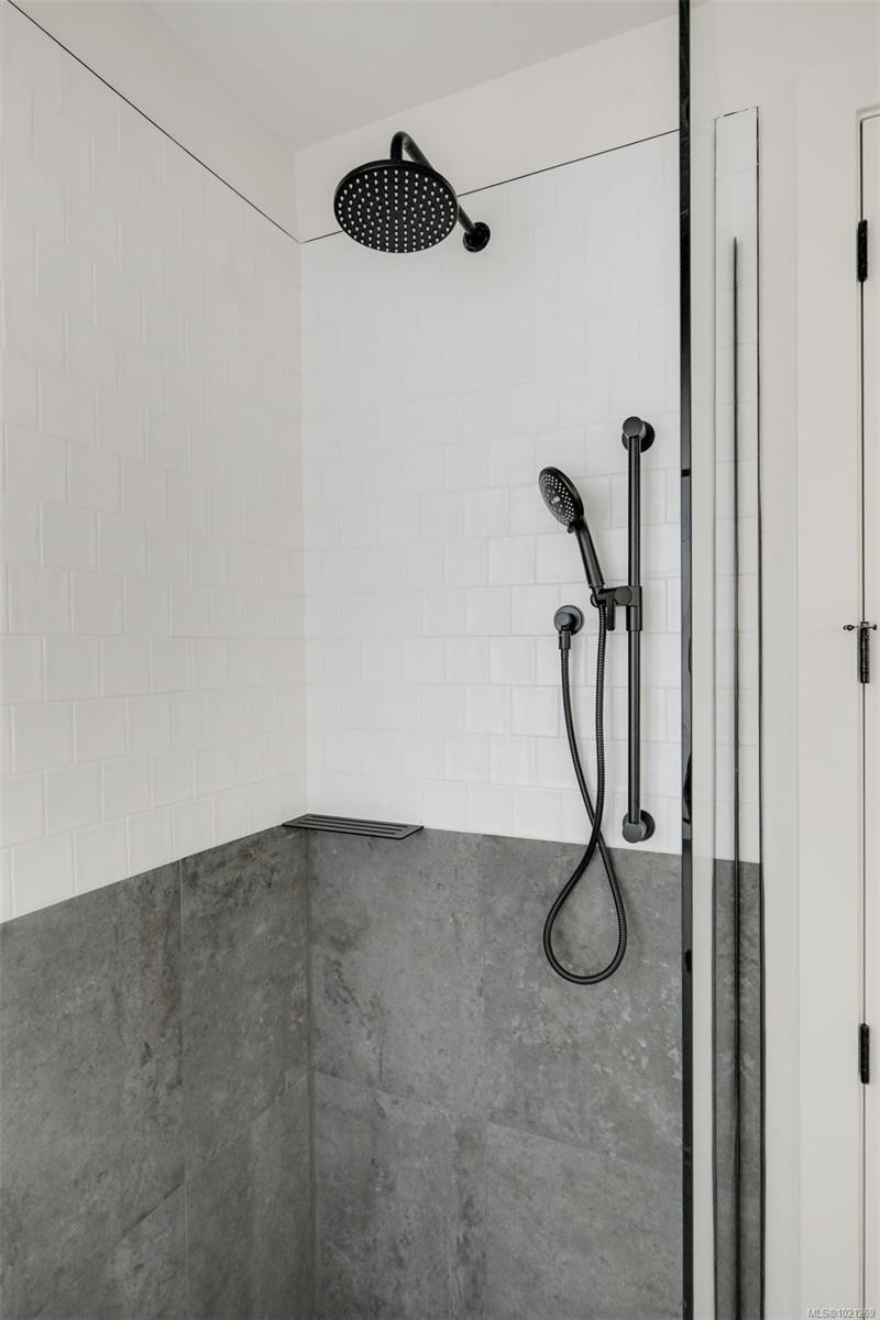 2-5032 Wesley Rd, Saanich, BC - Indoor