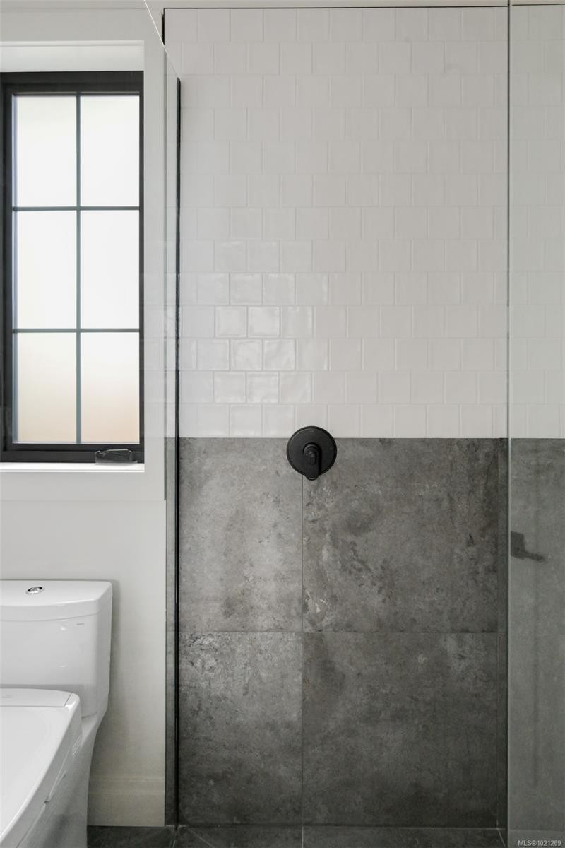 2-5032 Wesley Rd, Saanich, BC - Indoor Photo Showing Bathroom