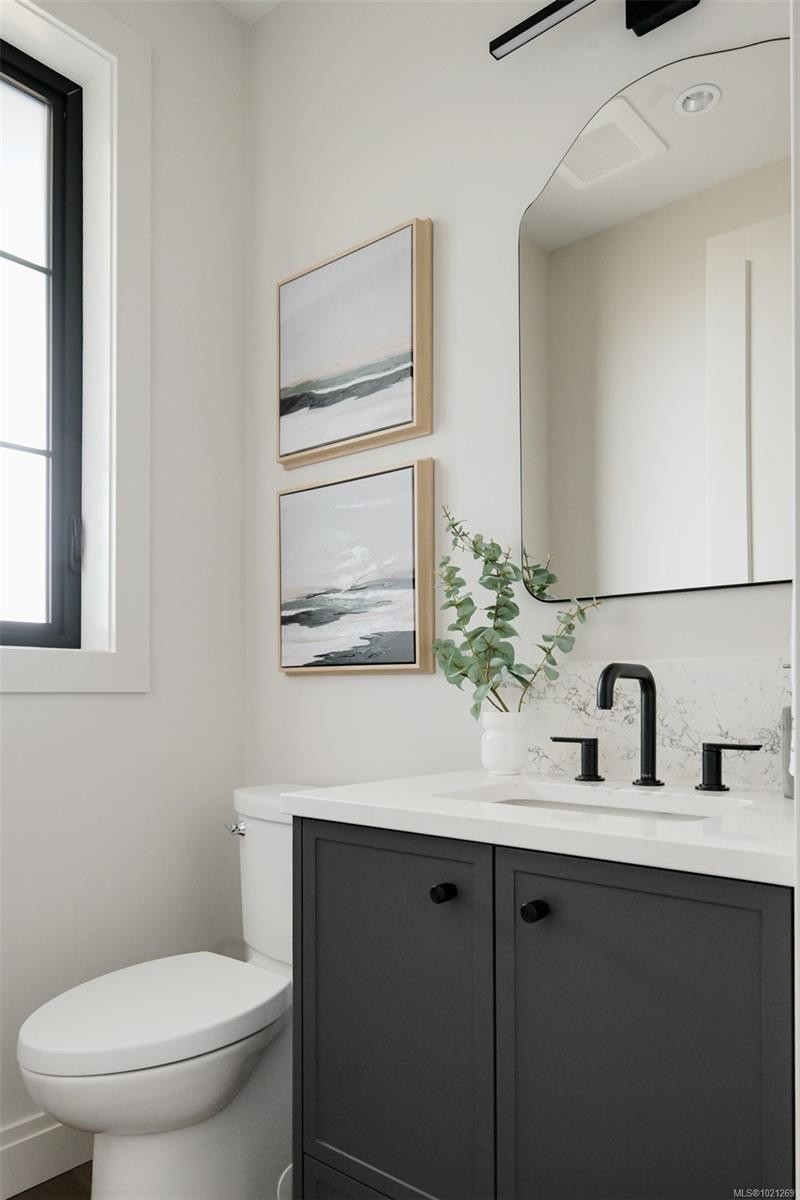 2-5032 Wesley Rd, Saanich, BC - Indoor Photo Showing Bathroom