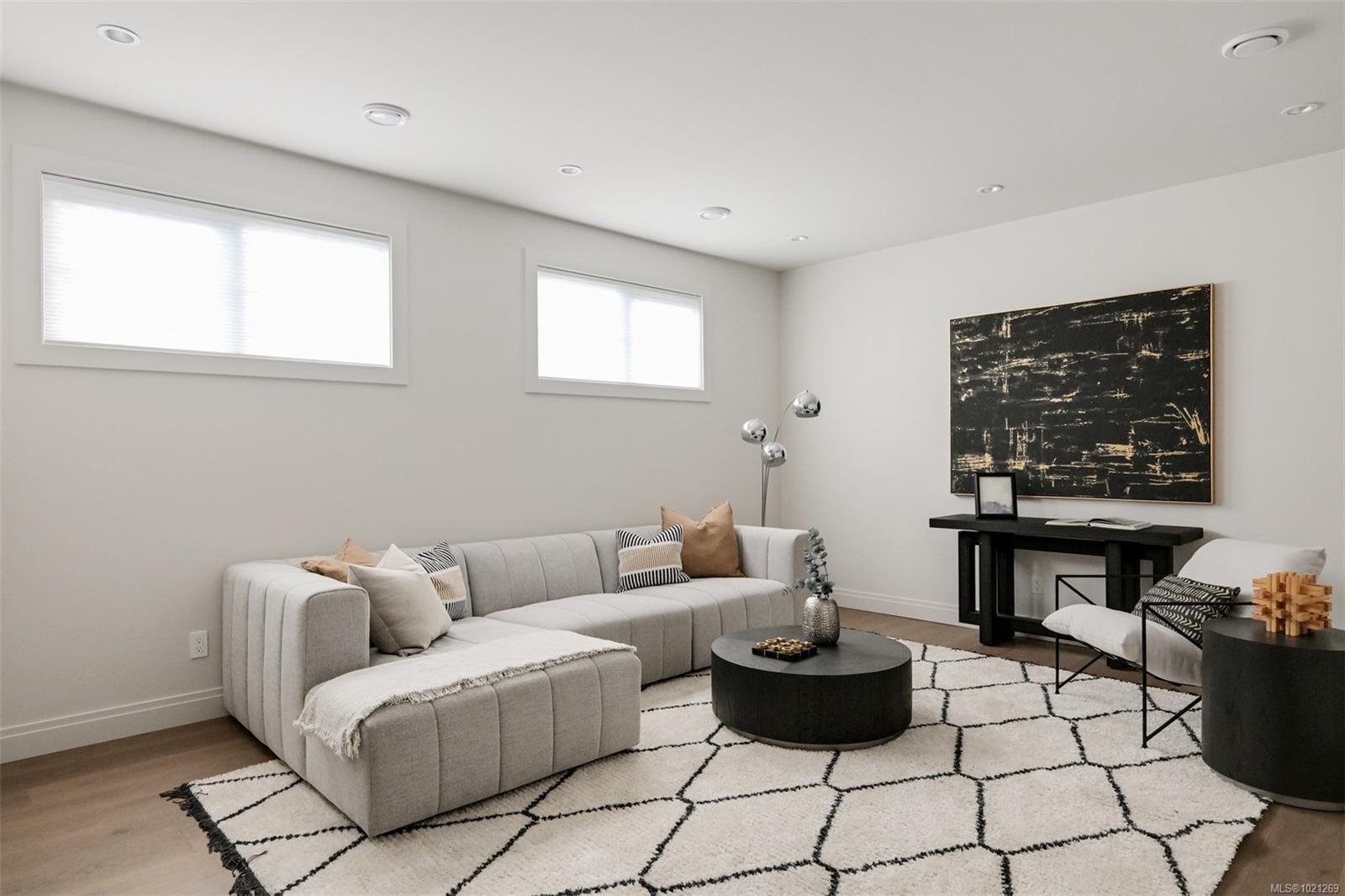 2-5032 Wesley Rd, Saanich, BC - Indoor Photo Showing Living Room