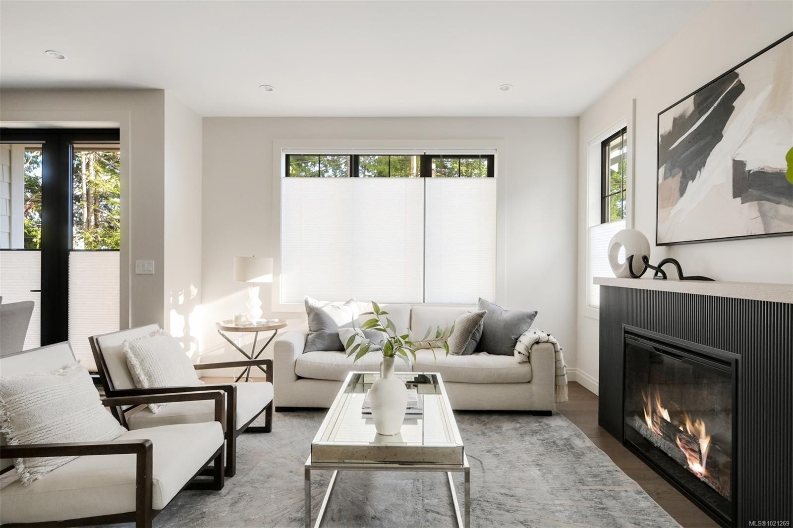 2-5032 Wesley Rd, Saanich, BC - Indoor Photo Showing Living Room With Fireplace