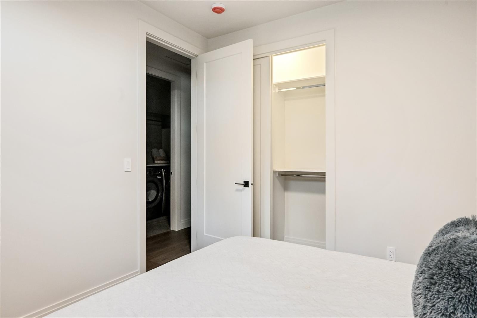 2-5032 Wesley Rd, Saanich, BC - Indoor Photo Showing Bedroom