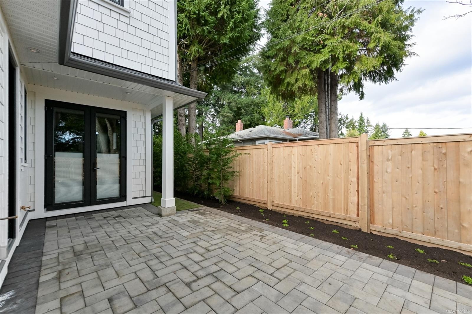 2-5032 Wesley Rd, Saanich, BC - Outdoor With Exterior