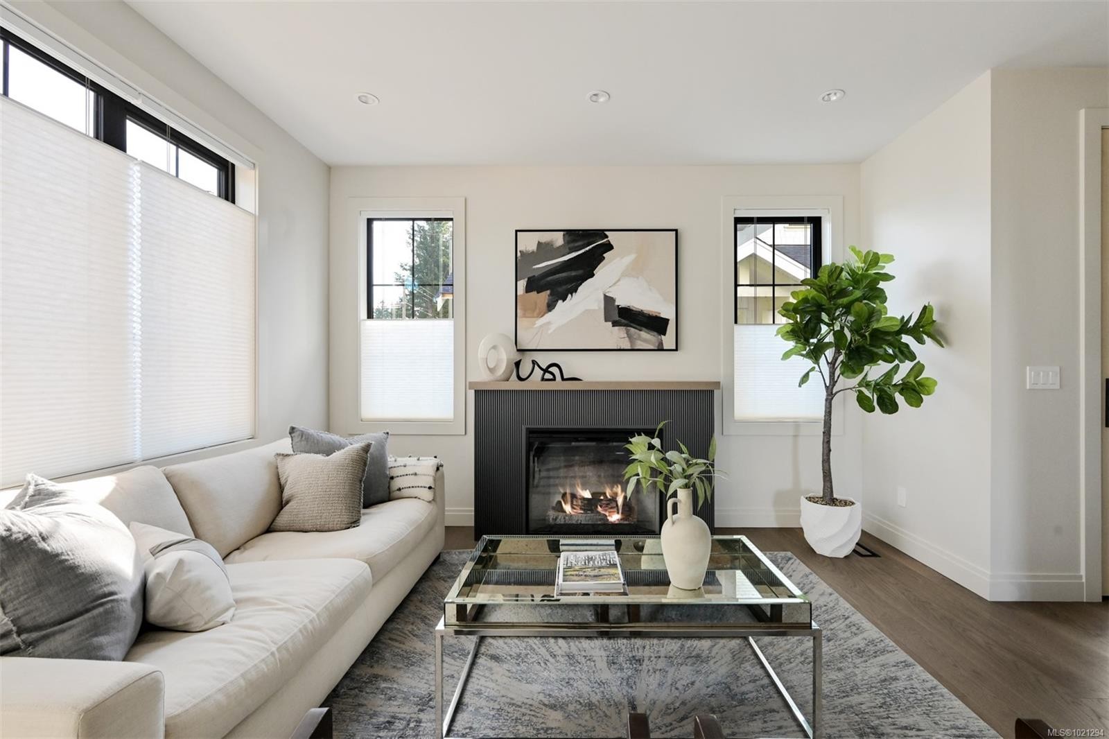 4-5032 Wesley Rd, Saanich, BC - Indoor Photo Showing Living Room With Fireplace