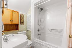 4-Piece Bathroom with seamless bath/shower -