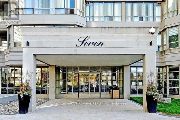 207 - 7 Townsgate Drive, Vaughan, ON - Outdoor