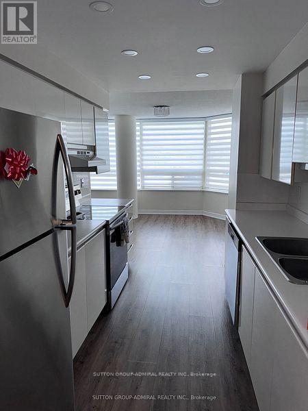 207 - 7 Townsgate Drive, Vaughan, ON - Indoor Photo Showing Kitchen