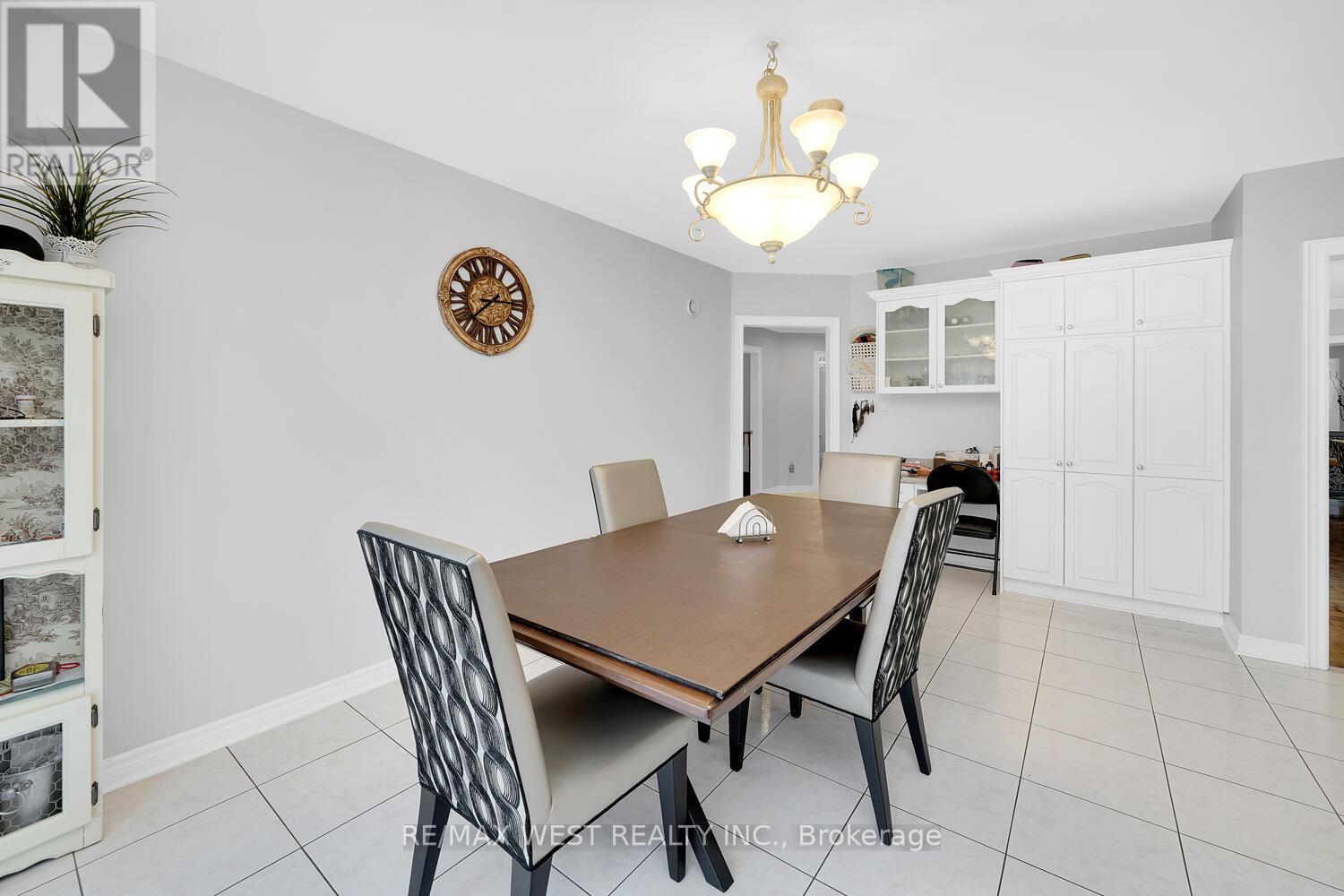 38 John Kline Lane, Vaughan, ON - Indoor Photo Showing Dining Room