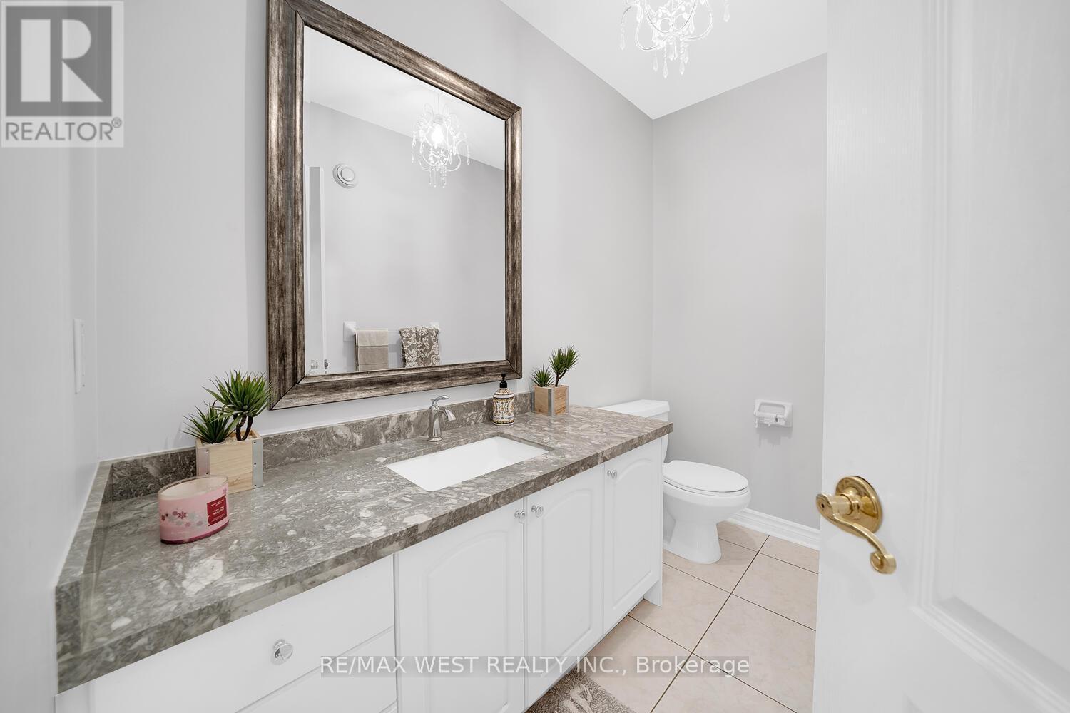 38 John Kline Lane, Vaughan, ON - Indoor Photo Showing Bathroom