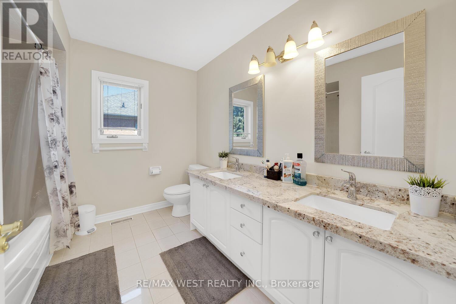 38 John Kline Lane, Vaughan, ON - Indoor Photo Showing Bathroom