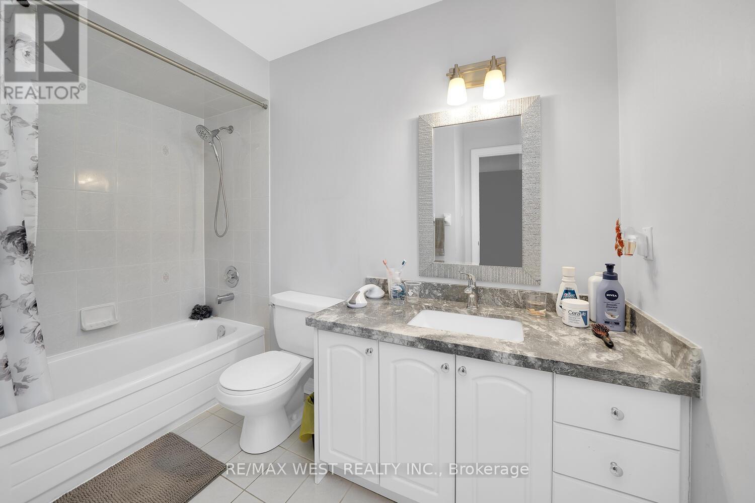 38 John Kline Lane, Vaughan, ON - Indoor Photo Showing Bathroom