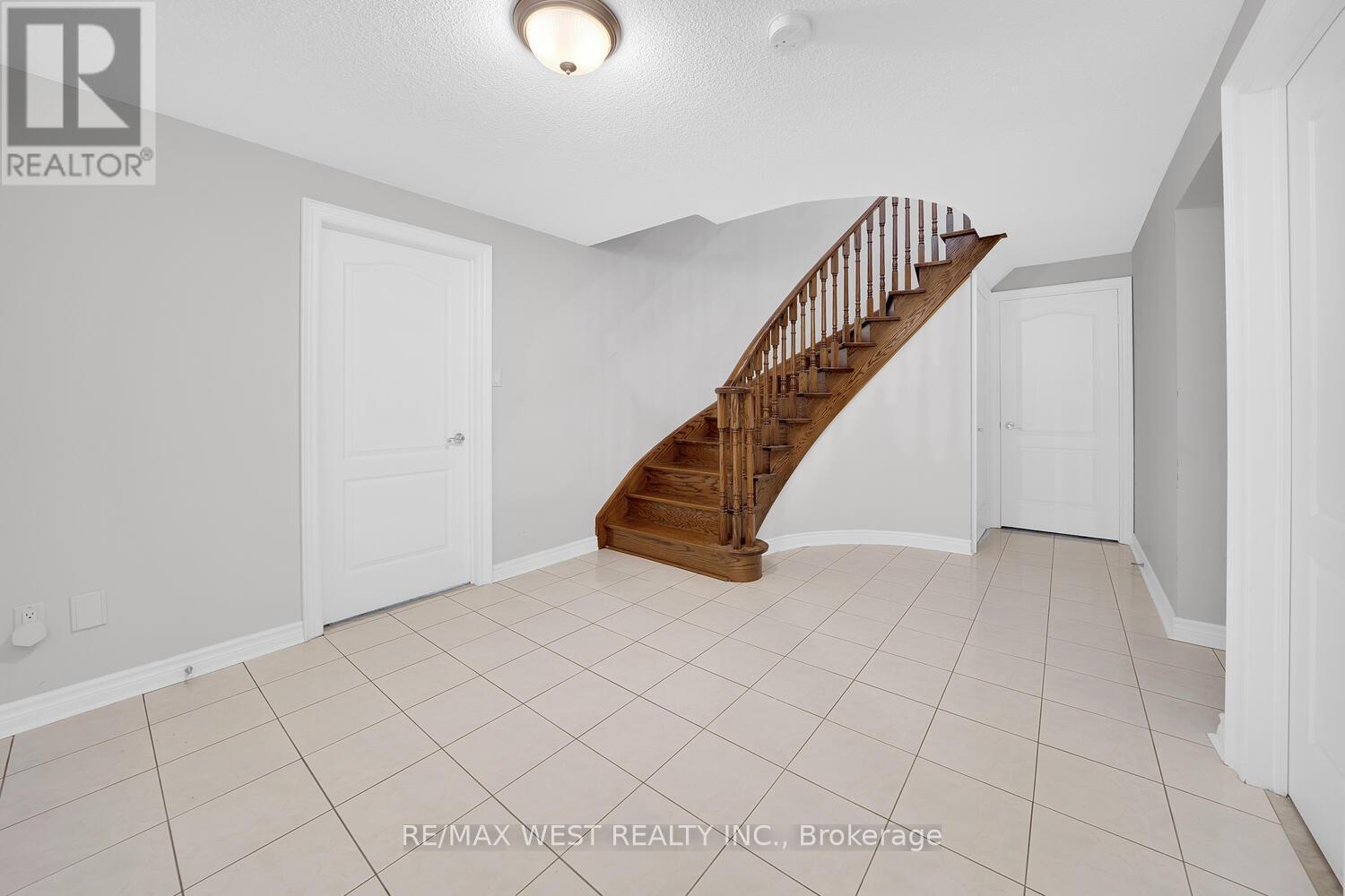 38 John Kline Lane, Vaughan, ON - Indoor Photo Showing Other Room