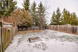 Private fully fenced backyard! -