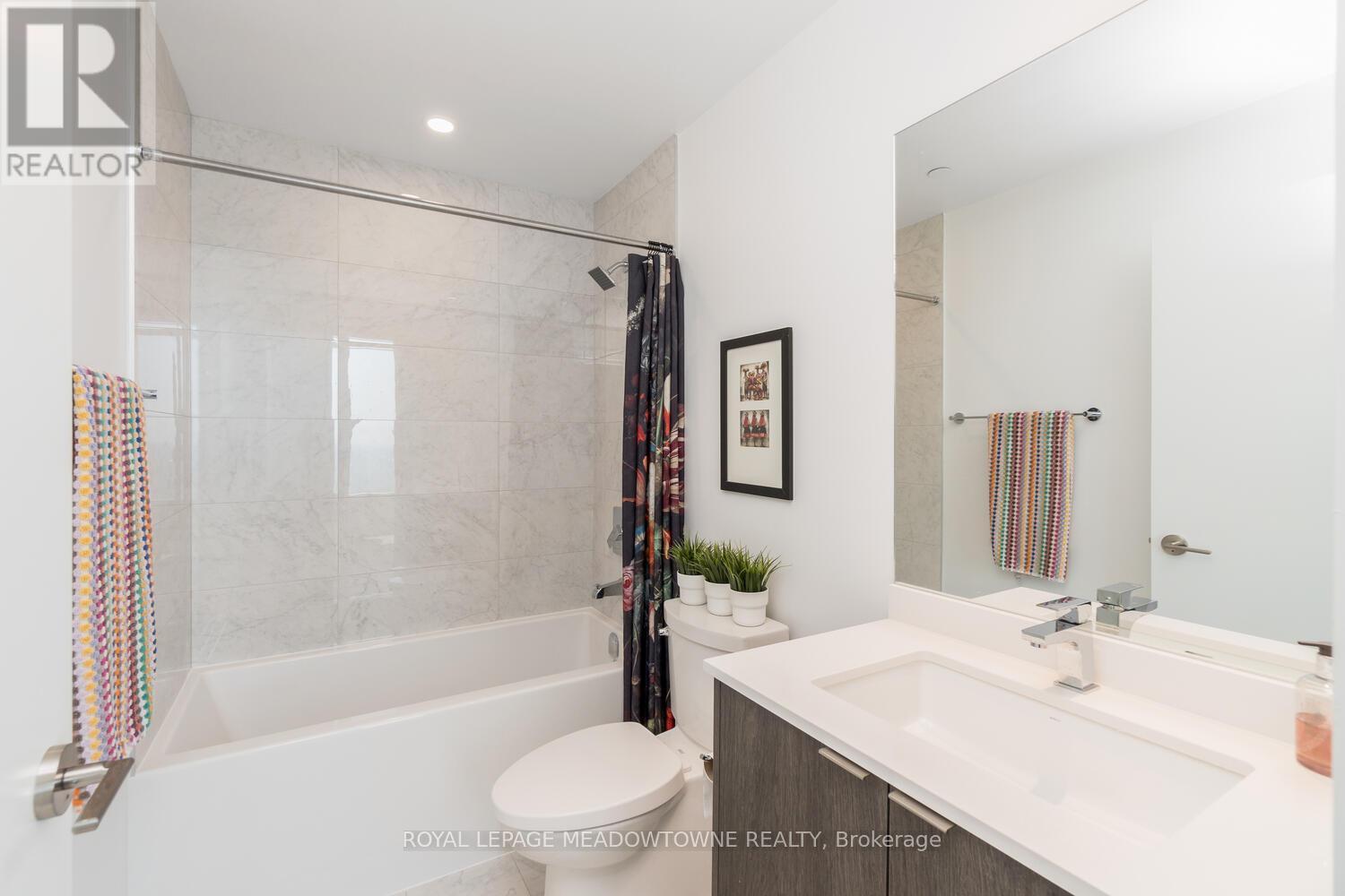 2307 - 1926 Lake Shore Boulevard W, Toronto, ON - Indoor Photo Showing Bathroom