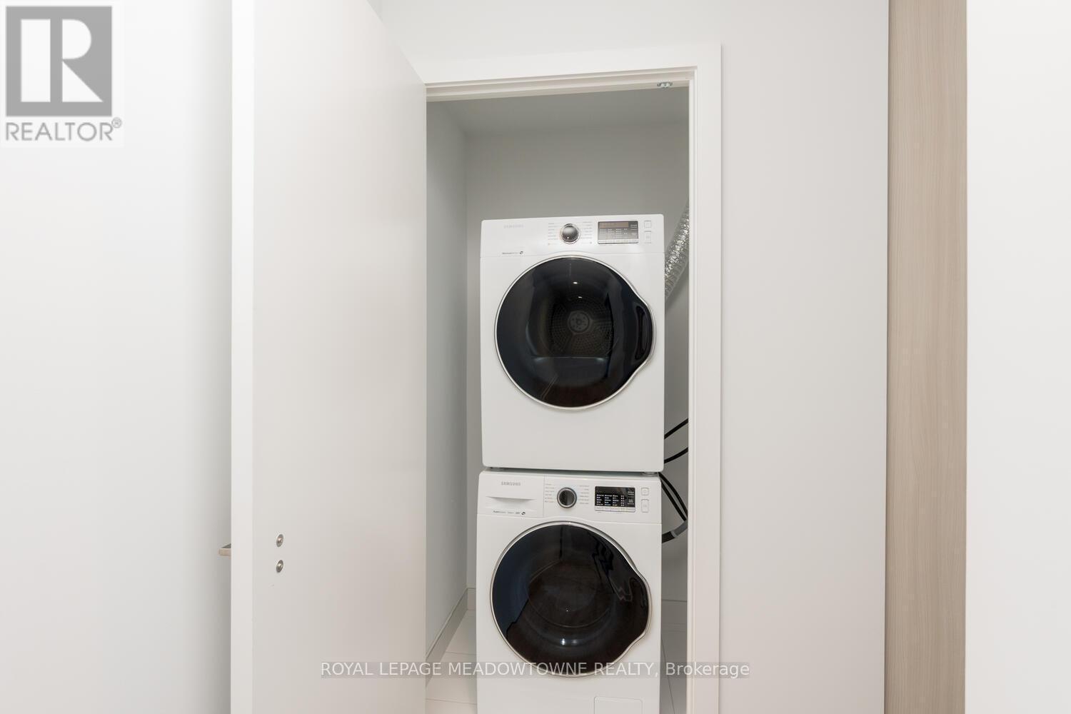 2307 - 1926 Lake Shore Boulevard W, Toronto, ON - Indoor Photo Showing Laundry Room