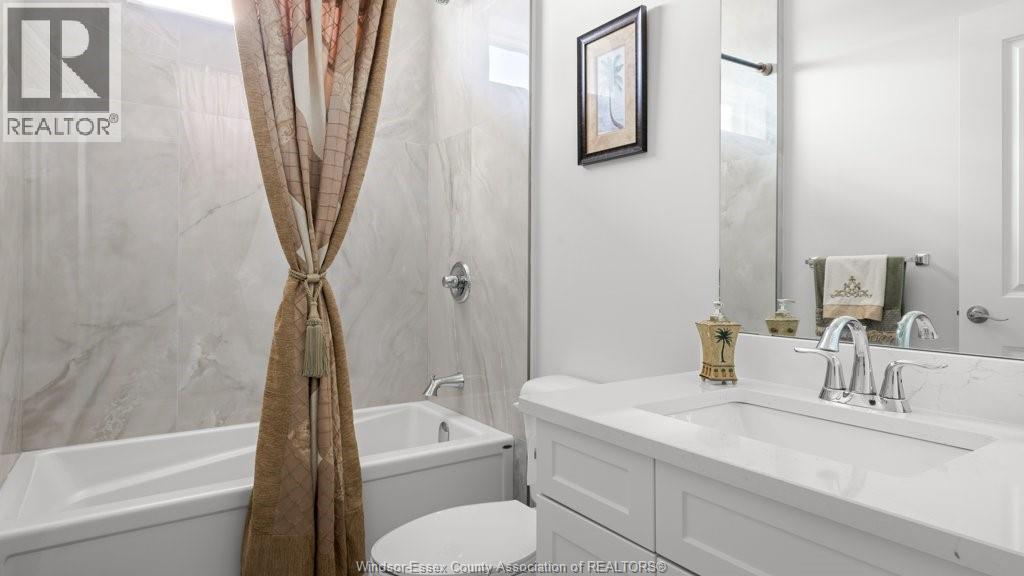 236 Mclellan, Amherstburg, ON - Indoor Photo Showing Bathroom