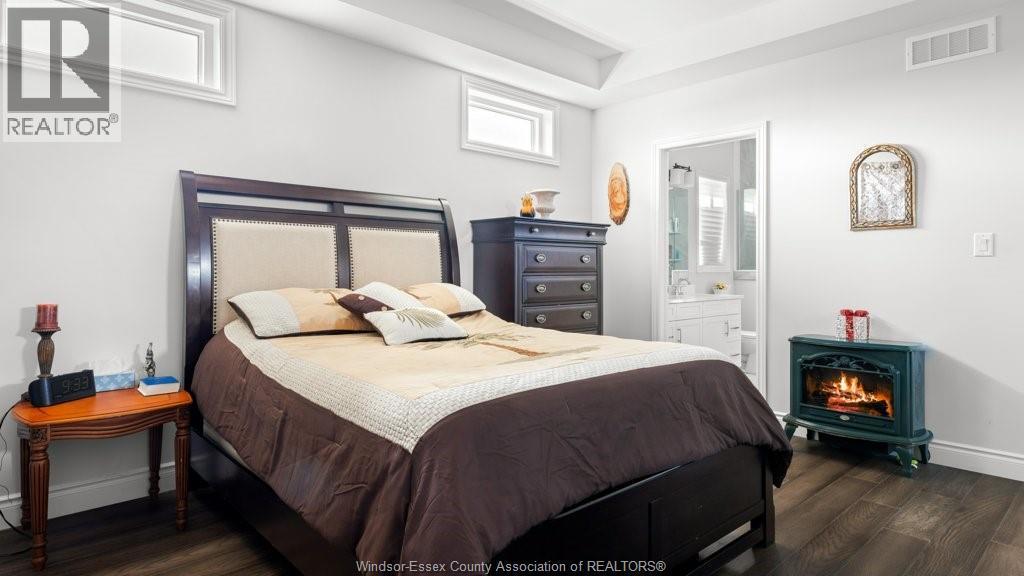 236 Mclellan, Amherstburg, ON - Indoor Photo Showing Bedroom