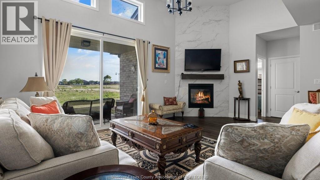 236 Mclellan, Amherstburg, ON - Indoor Photo Showing Living Room With Fireplace