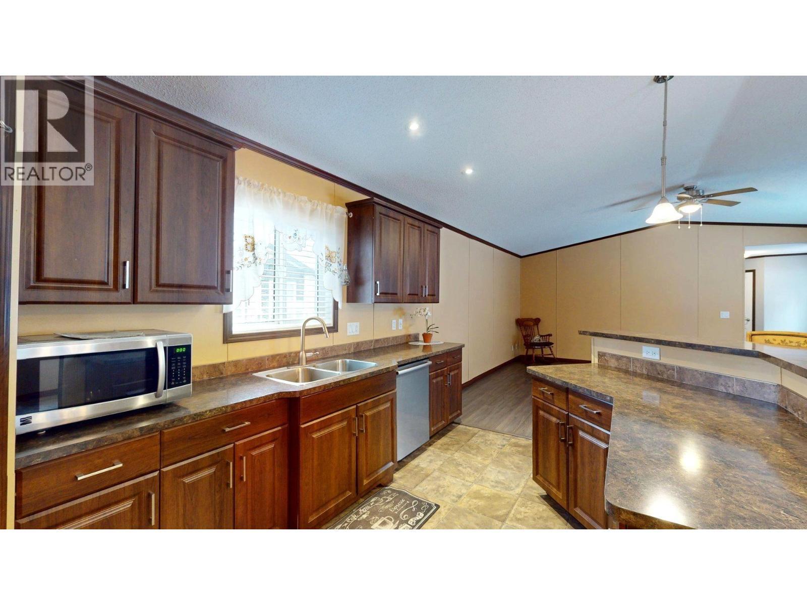 35 Wilderness Heights Way, Elkford, BC