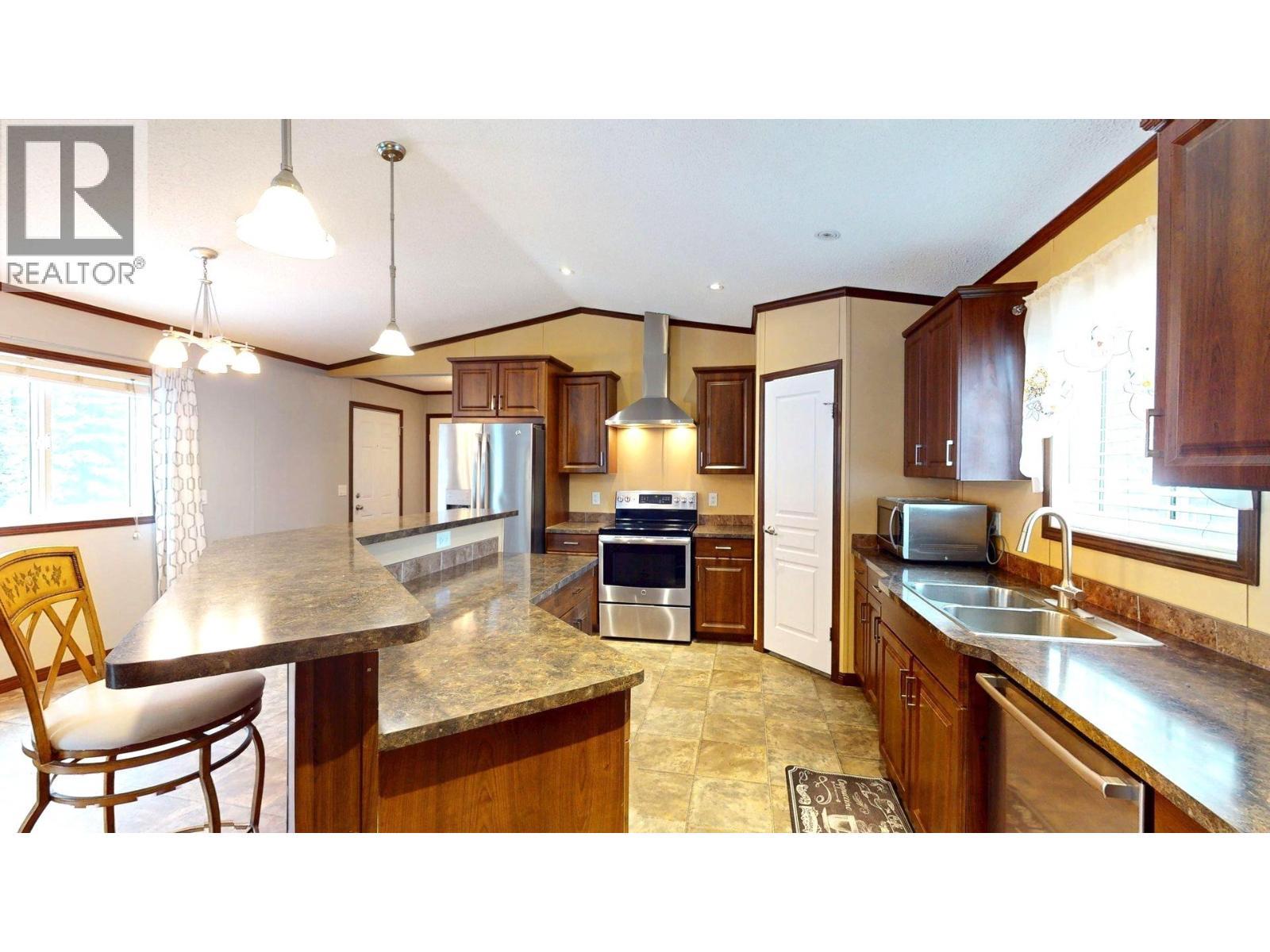 35 Wilderness Heights Way, Elkford, BC