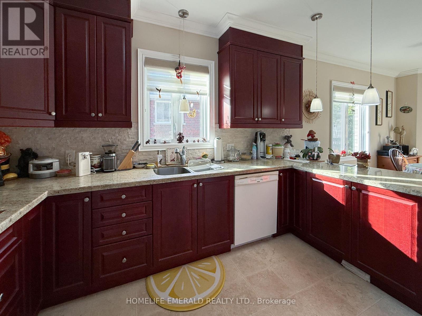 17 Tree Top Street, Essa, ON - Indoor Photo Showing Kitchen