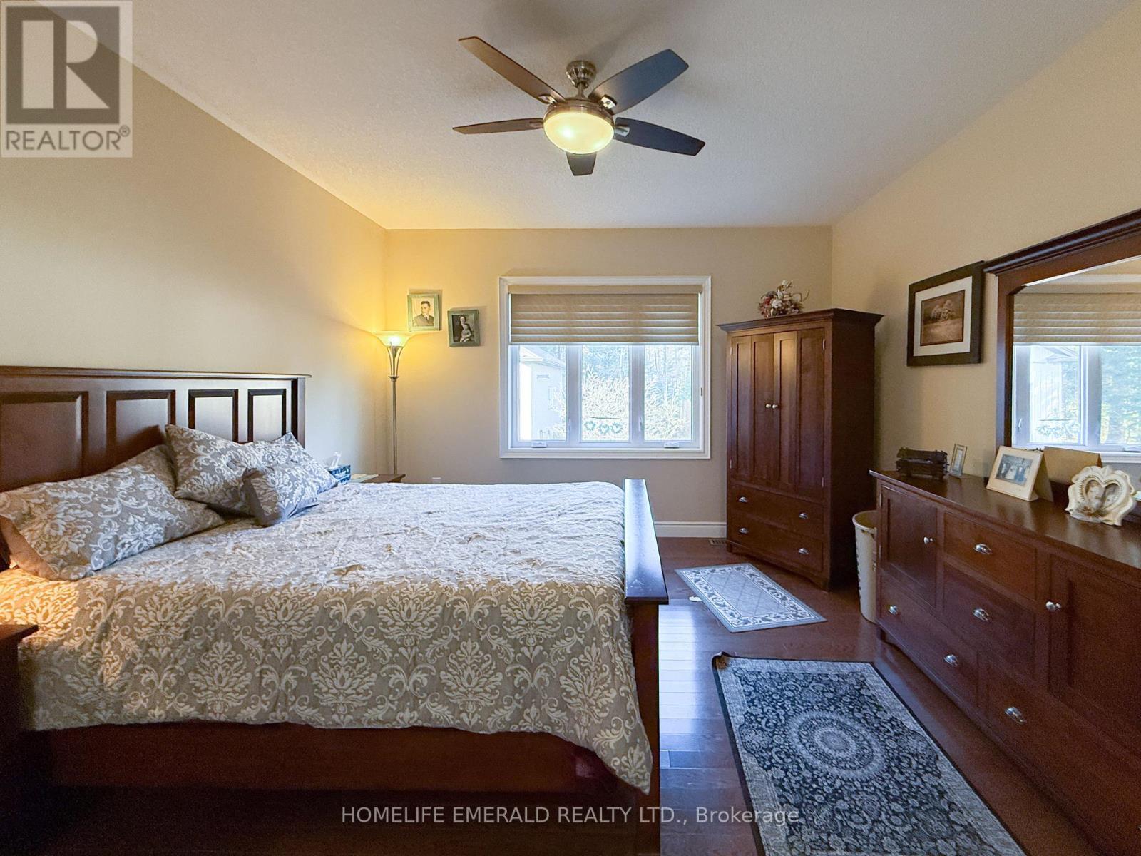 17 Tree Top Street, Essa, ON - Indoor Photo Showing Bedroom