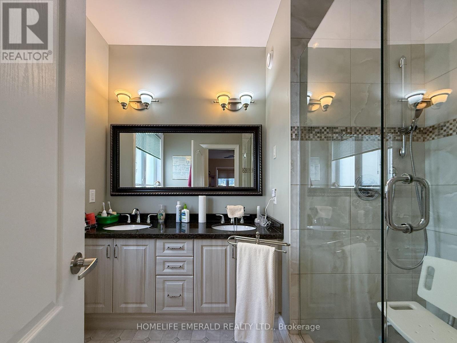 17 Tree Top Street, Essa, ON - Indoor Photo Showing Bathroom
