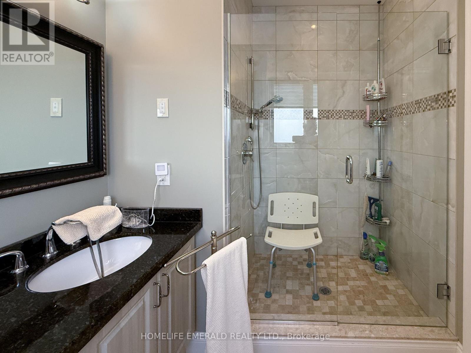 17 Tree Top Street, Essa, ON - Indoor Photo Showing Bathroom