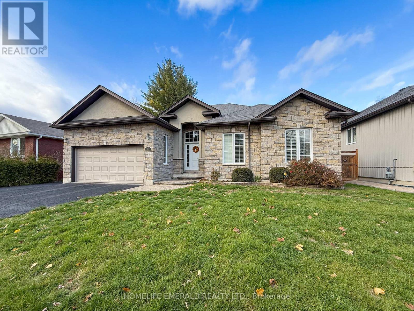 17 Tree Top Street, Essa, ON - Outdoor With Facade