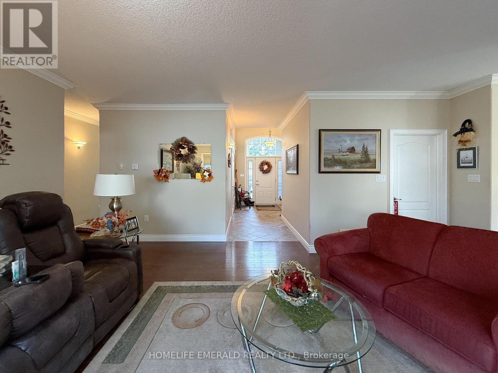 17 Tree Top Street, Essa, ON - Indoor Photo Showing Living Room