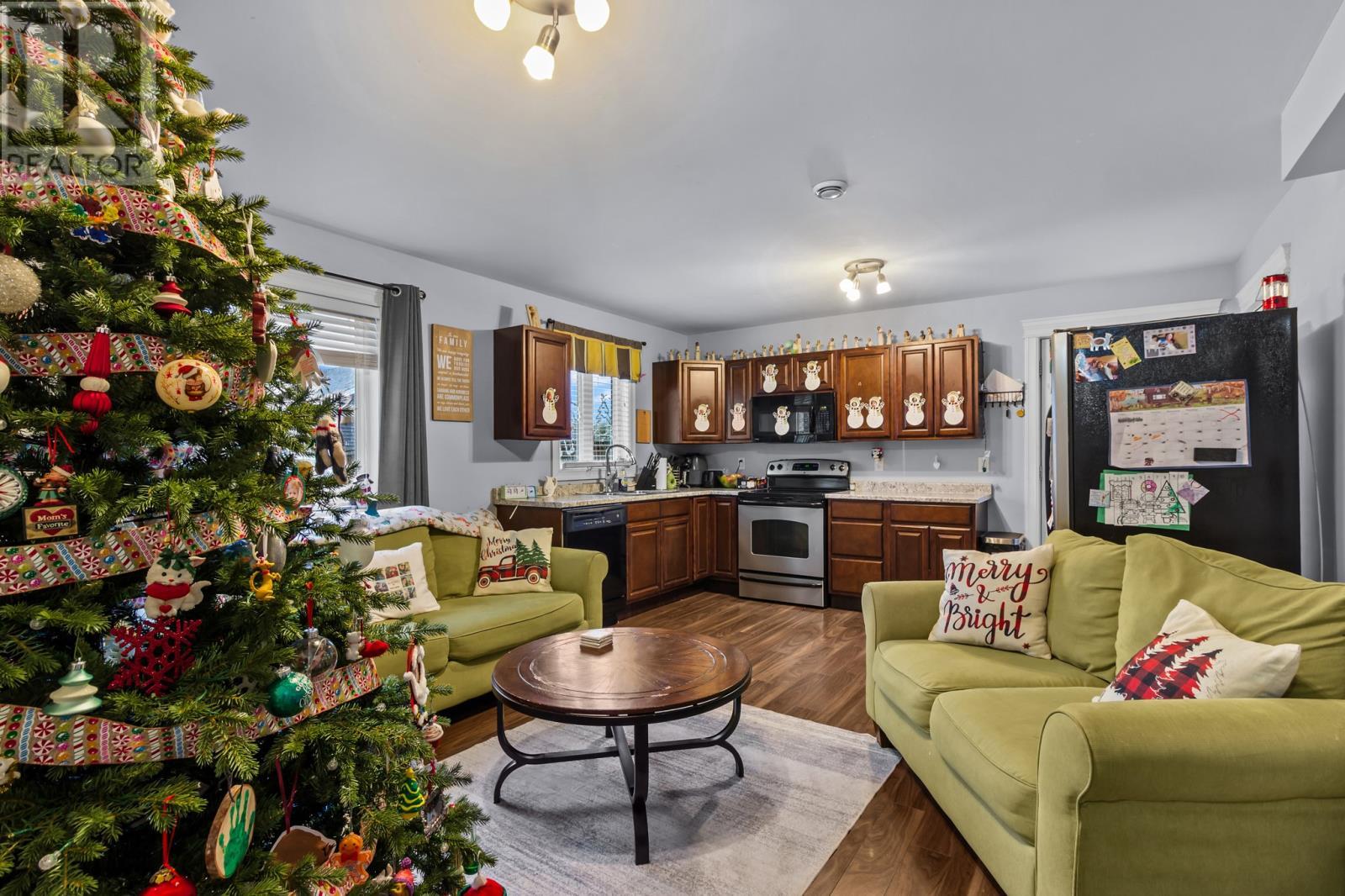 5 Lake Wynds Drive, Paradise, NL - Indoor Photo Showing Living Room