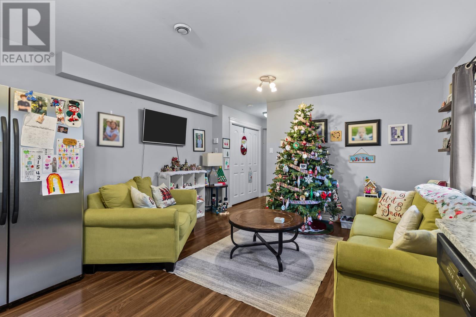 5 Lake Wynds Drive, Paradise, NL - Indoor Photo Showing Living Room