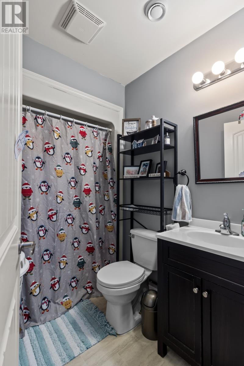 5 Lake Wynds Drive, Paradise, NL - Indoor Photo Showing Bathroom