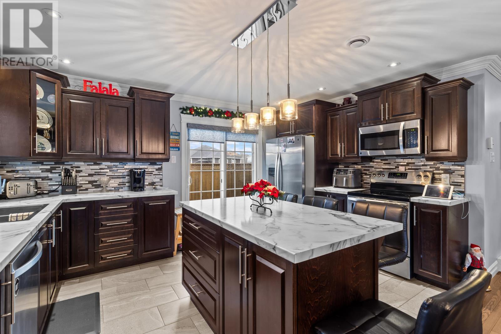 5 Lake Wynds Drive, Paradise, NL - Indoor Photo Showing Kitchen With Double Sink With Upgraded Kitchen