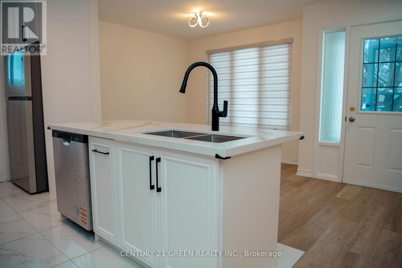 Main - 139 Rutherford Road N, Brampton, ON - Indoor Photo Showing Kitchen With Double Sink