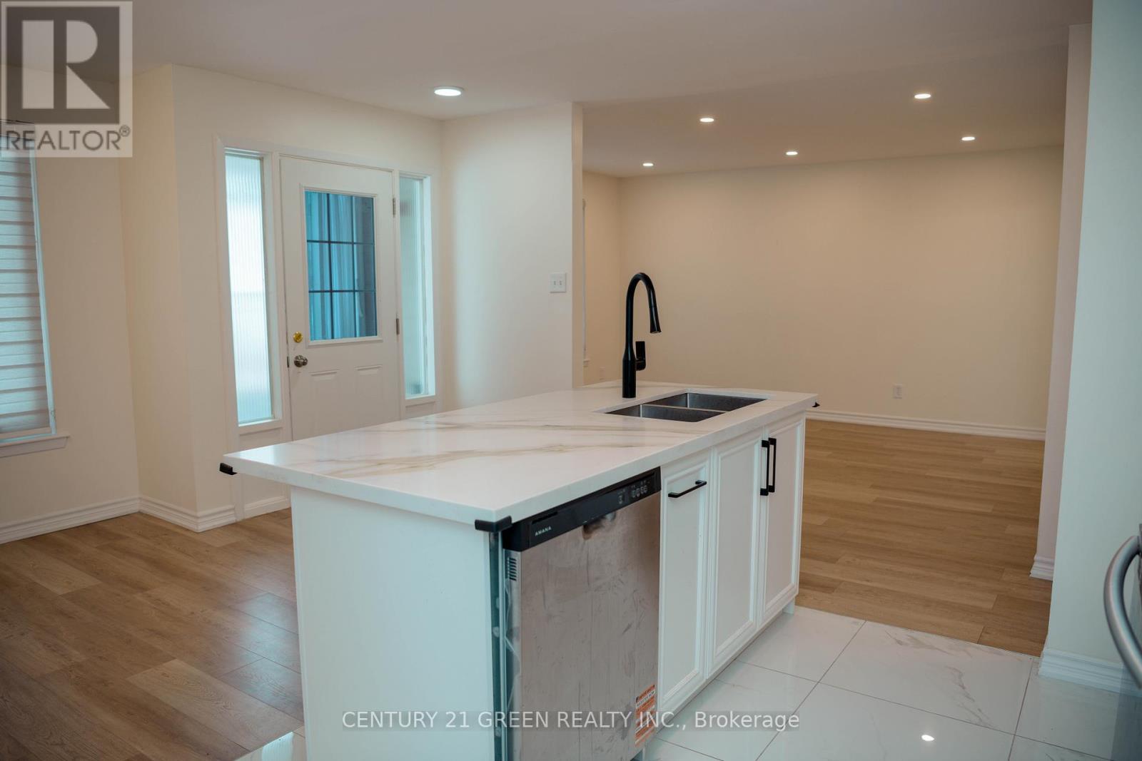 Main - 139 Rutherford Road N, Brampton, ON - Indoor Photo Showing Kitchen With Double Sink