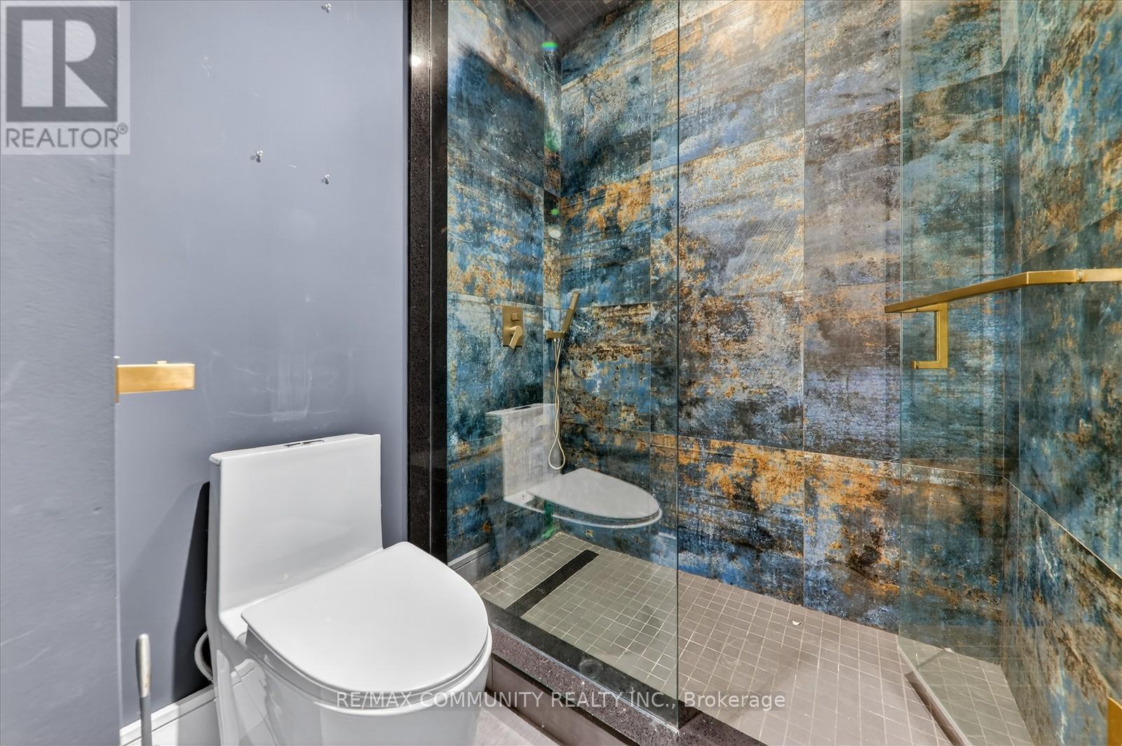 6268 Kingston Road, Toronto, ON - Indoor Photo Showing Bathroom